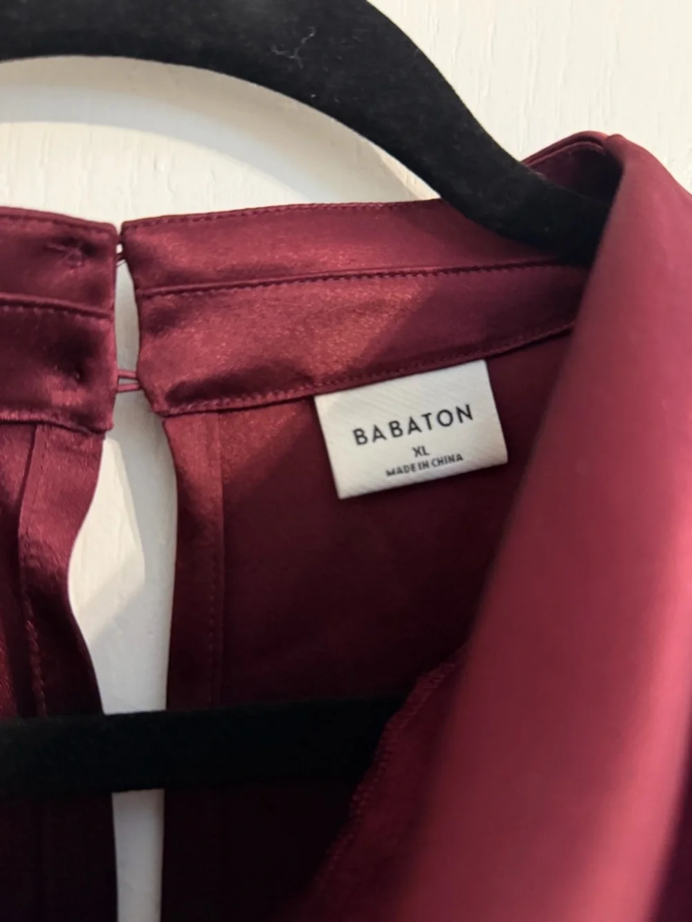 Aritzia Babaton Sleeveless Elegant Satin Cowl Neck Tank Deep Red Sz XL - Picture 2 of 5